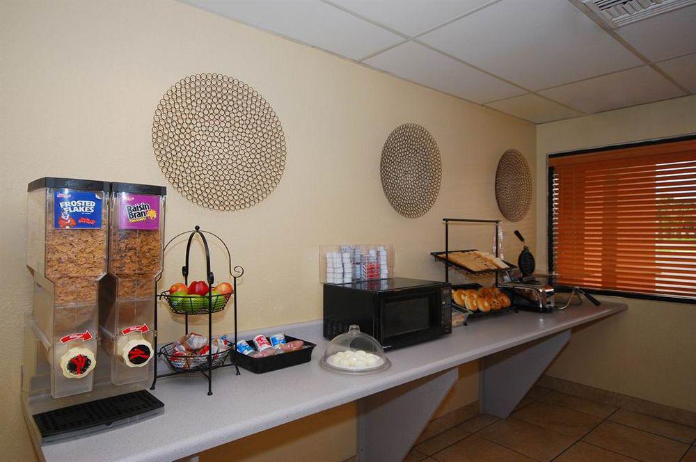 Quality Inn & Suites Downtown Феникс Экстерьер фото