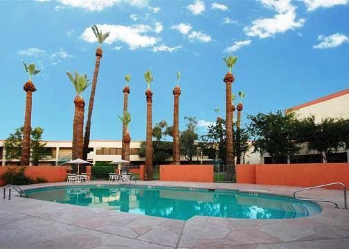 Quality Inn & Suites Downtown Феникс Удобства фото
